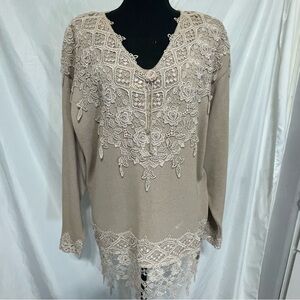 vintage Magnet Art by Lynn Yang floral lace top . Size M. Sweater. Spots beige